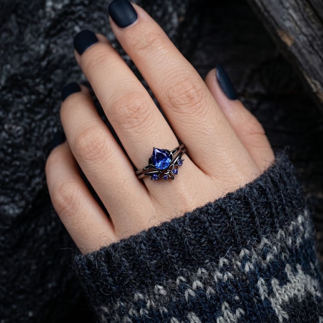 Nóttveil Blue Ember Ring